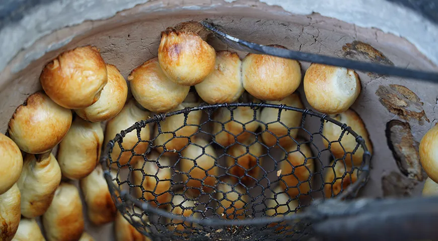 Samsa v Uzbekistane sa pečie v tandoori